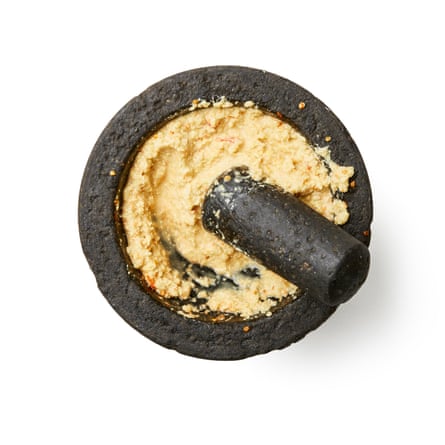 Felicity Cloake’s perfect chicken rendang. Peel and slice the shallots, garlic, ginger and galangal, and peel and finely chop three of the lemongrass stalks. Add all these to the chillies with the turmeric, a good pinch of salt and 75ml of the coconut milk, and pound to a paste