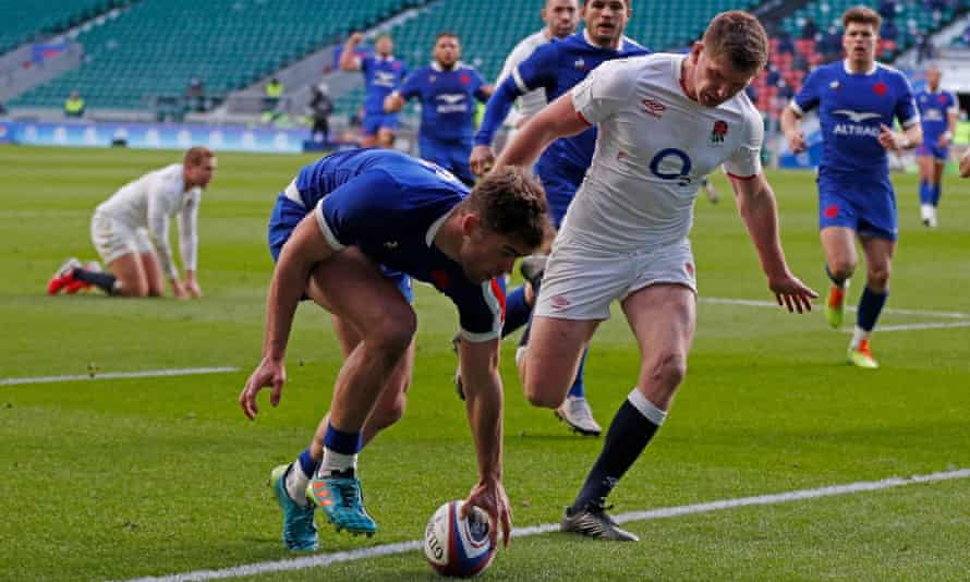 France wing Damian Penaud scores a wonderful try against England.