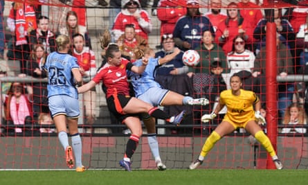 Elisabeth Terland’s first goal for Manchester United gives them the lead