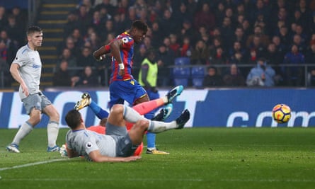 Wilfried Zaha scores to make it 2-1 to Crystal Palace during their Premier League match with Everton.