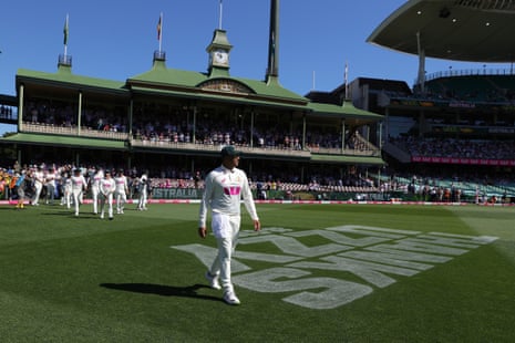Khawaja heads out onto the SCG for the final time in a baggy green.