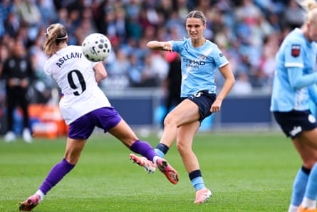 Kerstin Casparij in action for Manchester City against London City Lionesses.
