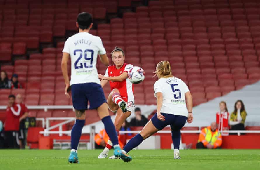 A fine finish from Caitlin Foord gives Arsenal a third goal.