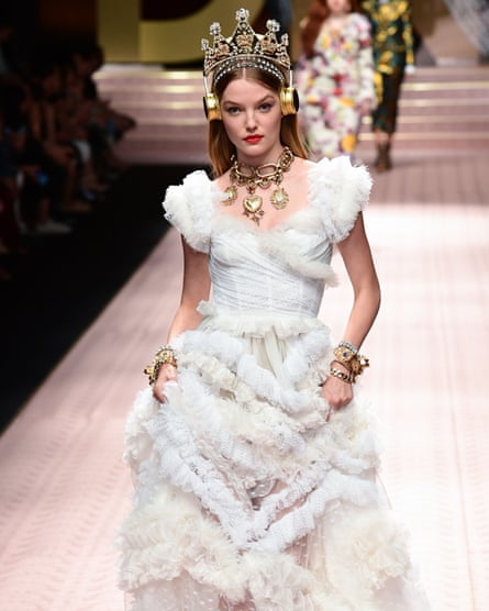 dolce and gabbana runway dress Dolce & Gabbana Fall 2015 Ready-to-Wear Fashion Show