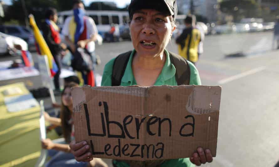 Venezuelan protester sign: reads in Spanish “freedom for Ledezma”