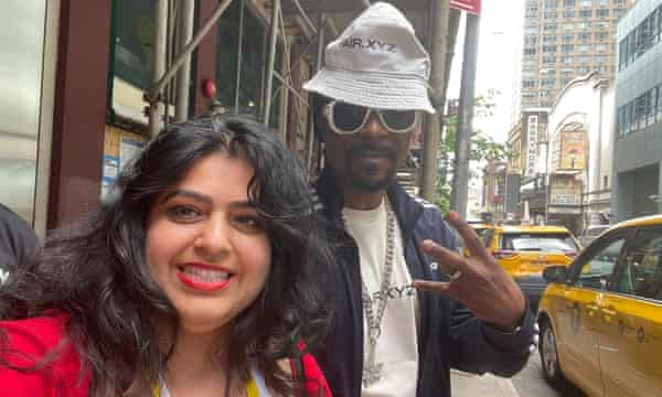 Sweta Malik takes a selfie with a man she thought was Snoop Dogg, but was in fact an impersonator calling himself Doop Snogg