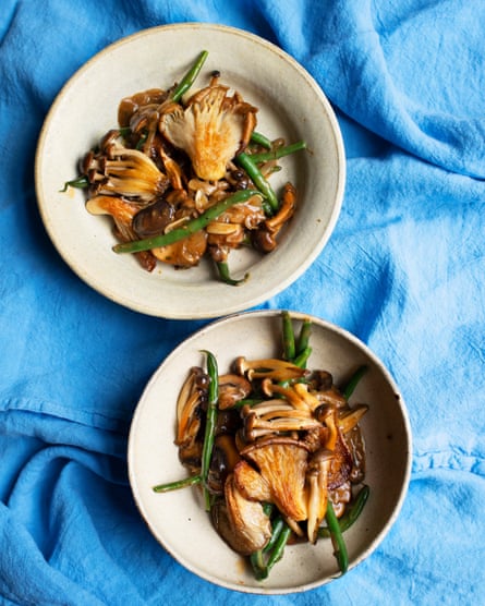 ‘I use a mixture of mushrooms here’: a little dish of mushrooms and green beans.