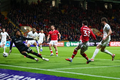 Nathan Broadhead puts Wrexham in front.