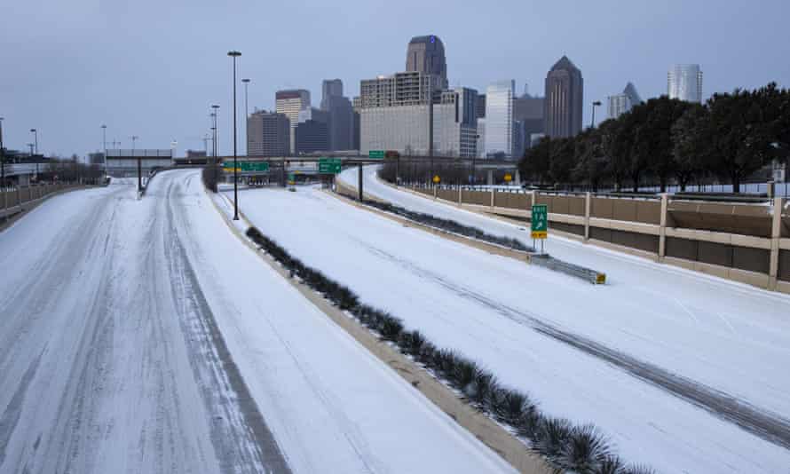 Snow and ice on US 75 heading into downtown Dallas