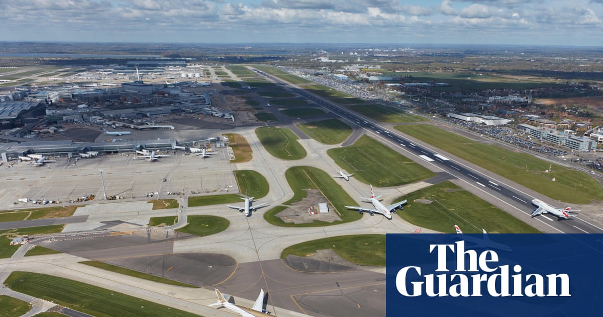 Heathrow airport's 33bn third runway plan chosen by government