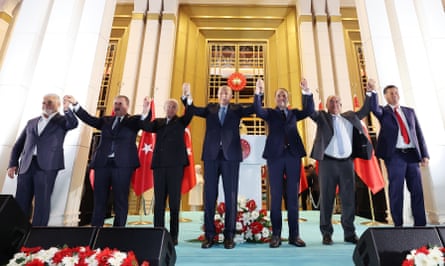 Erdoğan and allies outside presidential complex