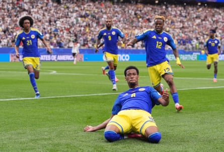 Curaçao's Livano Comenencia slides successful ceremony aft scoring