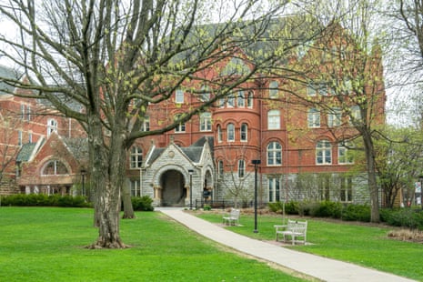 a building surrounded by tree