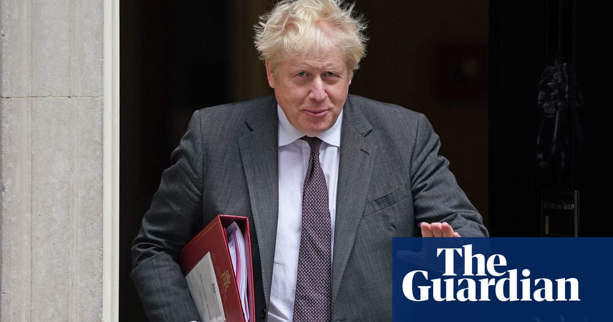 Boris Johnson asks ministers to plan for Covid workplace absences of up to 25%