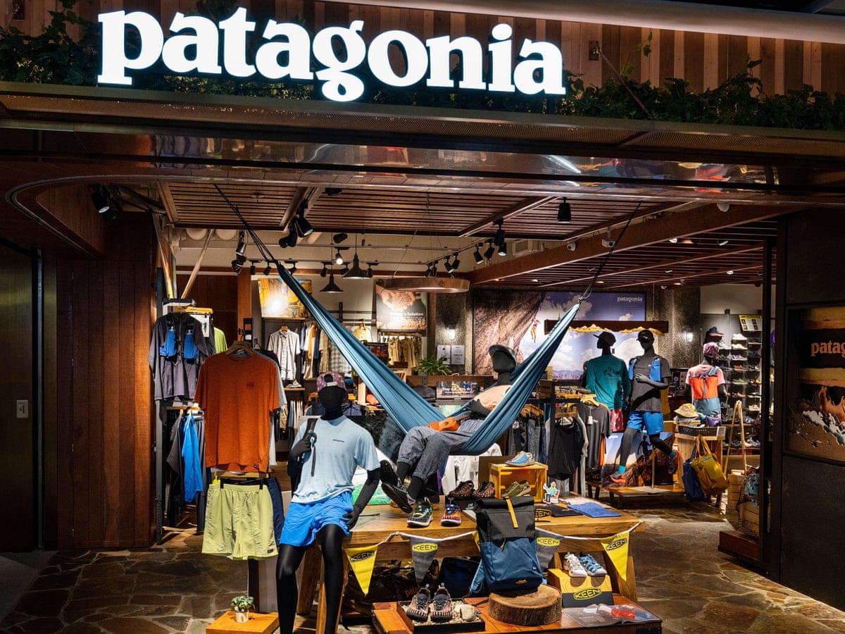 kompensere Instruere forbi Patagonia's billionaire owner gives away company to fight climate crisis |  US news | The Guardian