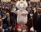 Colombia’s elephant-costumed anti-corruption activist sworn in as senator | Ξένα νέα στο PlusTV.gr