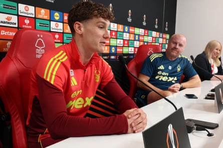 Ryan Yates (left) and Sean Dyche
