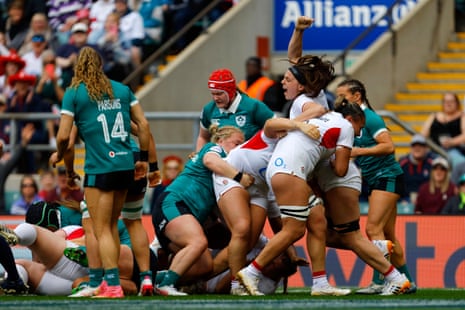 Try celebrations for Amy Cokayne of England