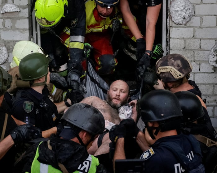 Several killed as Russia strikes residential building in Kharkiv before peace talks – video