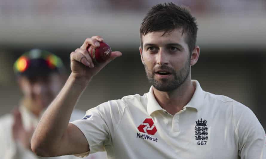 England fast bowler Mark Wood Photograph: Ricardo Mazalán/AP