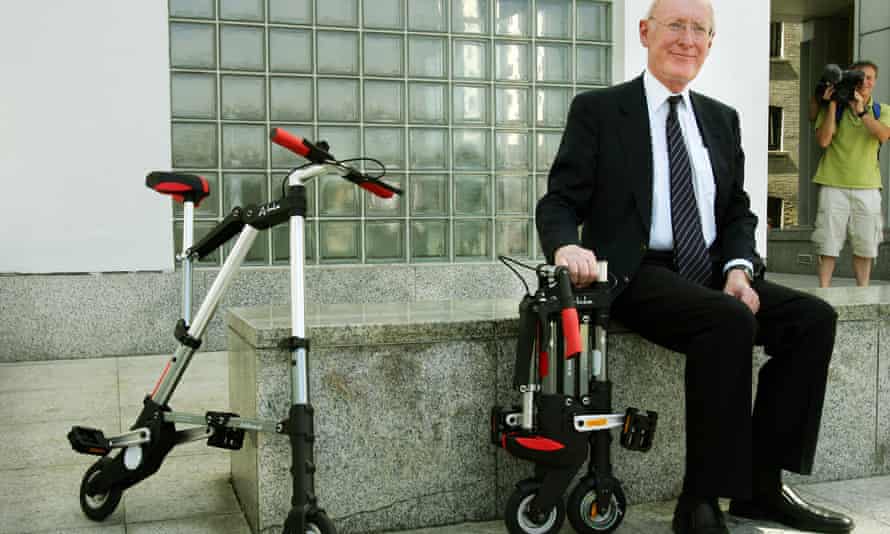 Clive Sinclair launches his A-bike