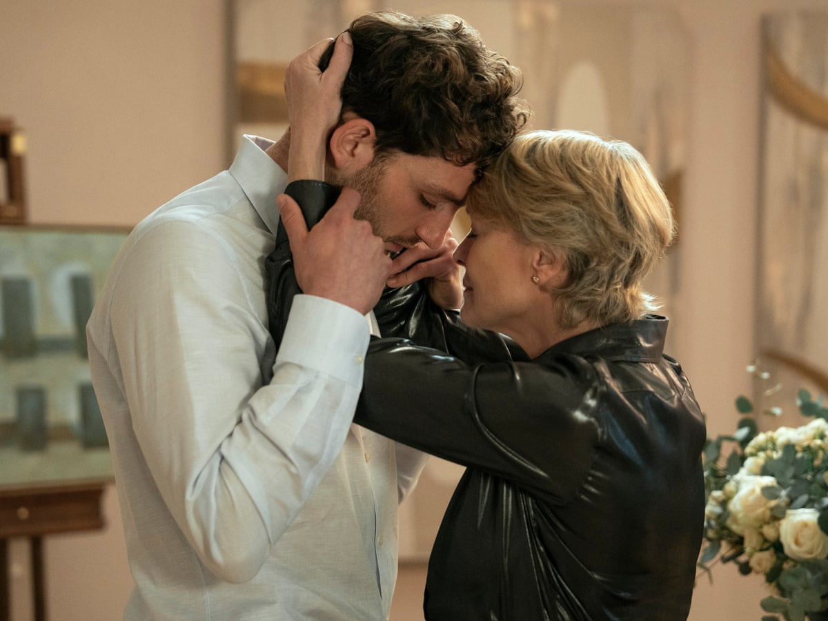 Robin Wright Embraces Life in England “America Is a S---show” 2 We had to up the ante': Robin Wright on her tense TV tale of incest and violence among London's billionaires | Television | The Guardian