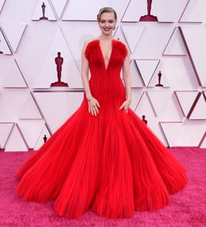More tulle, this time in sculptured cherry red by Armani Prive. Nominated for her role in Mank, Amanda’s look is as close to old Hollywood glamour as we’ve seen tonight.