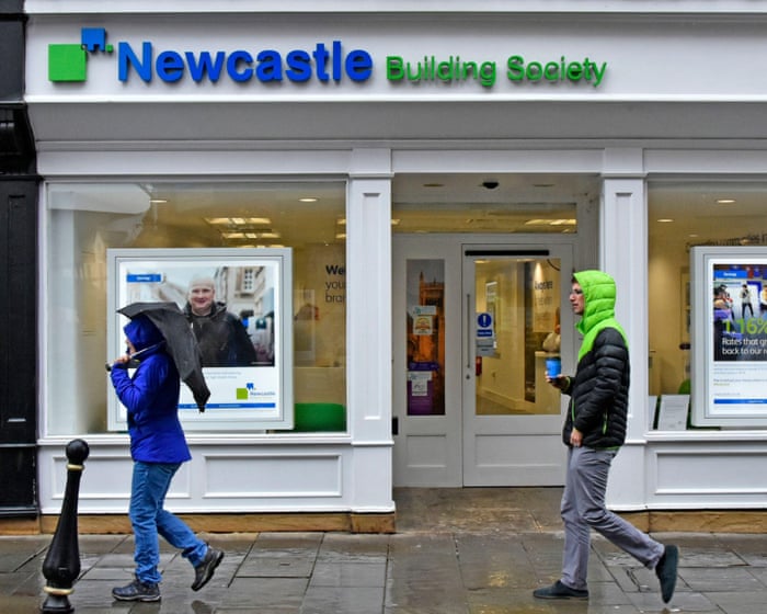 UK lender offers 98% mortgage to first-time buyers – but bars bank of mum and dad