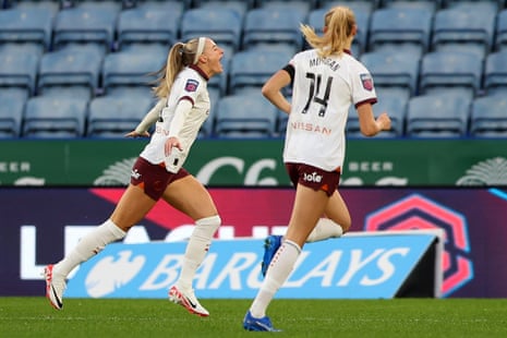 phantomz womens football Chloe Kelly celebrates her first-half strike for Manchester City against Leicester.