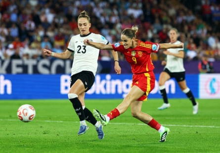 Esther González attacks against Germany
