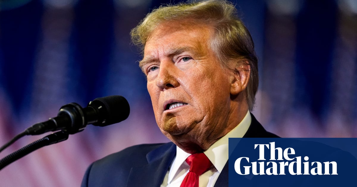 Trump asks US supreme court to keep election interference case frozen