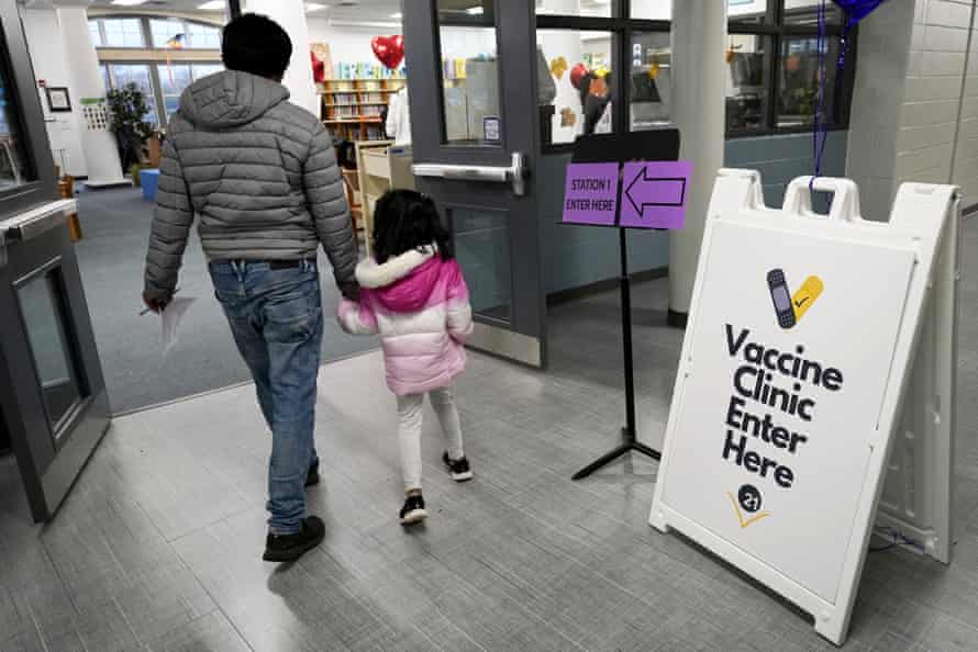 TravelGuides - The latest challenge to Joe Biden’s presidency: the Omicron variant | Joe Biden 4 A parent and child walk in to a Covid vaccine clinic in Wheeling, Illinois, on 17 November.