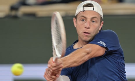 French Open 2024: Zverev v Griekspoor; Sabalenka and Rybakina win – live Tallon Griekspoor takes the first set.