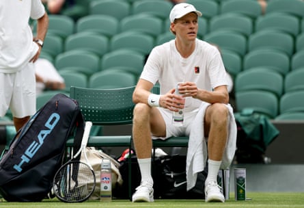 Jannik Sinner sits down at Wimbledon