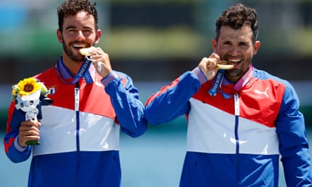 Serguey Torres and Fernando Dayan Jorge Enriquez with their gold medals at Tokyo 2020.