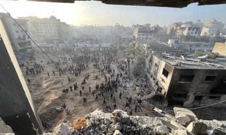 Руйнування біля лікарні Аль-Шіфа в Газі  