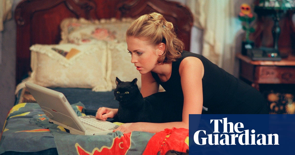 Unreturned Sabrina the Teenage Witch VHS leads to US woman’s arrest warrant