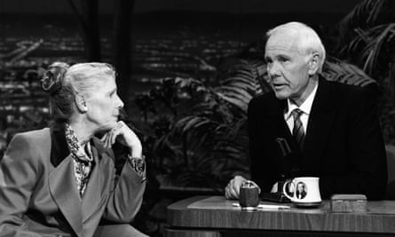 Frances Sternhagen as Esther Clavin, with the talkshow host Johnny Carson, in a 1992 episode of the TV sitcom Cheers.