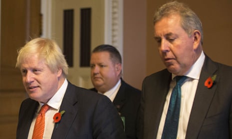 Boris Johnson (left) and Kim Darroch in Washington in 2017.