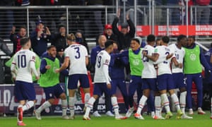 두 번째 골 후 축하 행사.