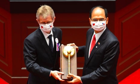 The Czech parliamentary speaker, Miloš Vystrčil, left, receives a gavel from his opposite number in Taiwan, Yu Shyi-ku, during a ceremony at the parliament in Taipei on Tuesday.