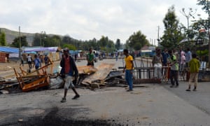 Protesters block the road in Wolenkomi, in the Oromia region of Ethiopia