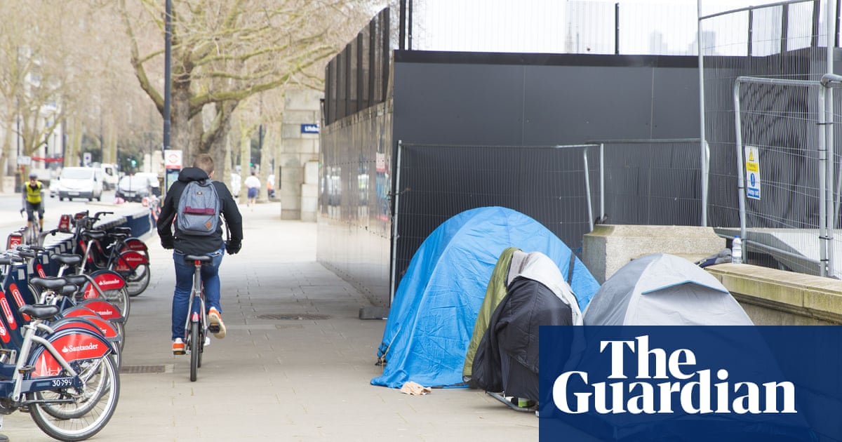 English councils can offer cash for rough sleepers to get Covid jabs, says minister