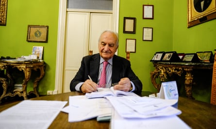 Il sindaco di Corleone, Nicolò Nicolosi, nel suo ufficio.
