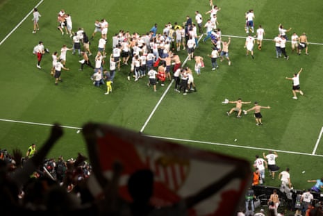 Europa League round-up: Sevilla suffer last-minute shock exit to Slavia  Prague, Football News