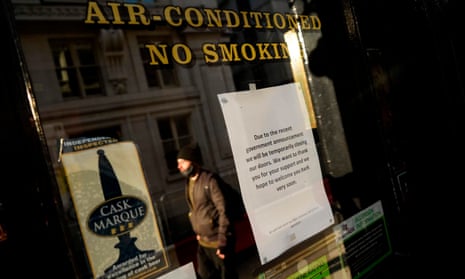 A sign outside a pub informs customers of its closure in central London as England enters a second coronavirus lockdown on 5 November
