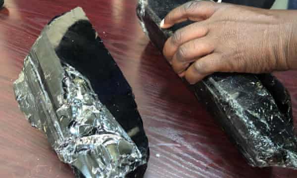 Small-scale miner finds biggest tanzanite gems in history, worth ...