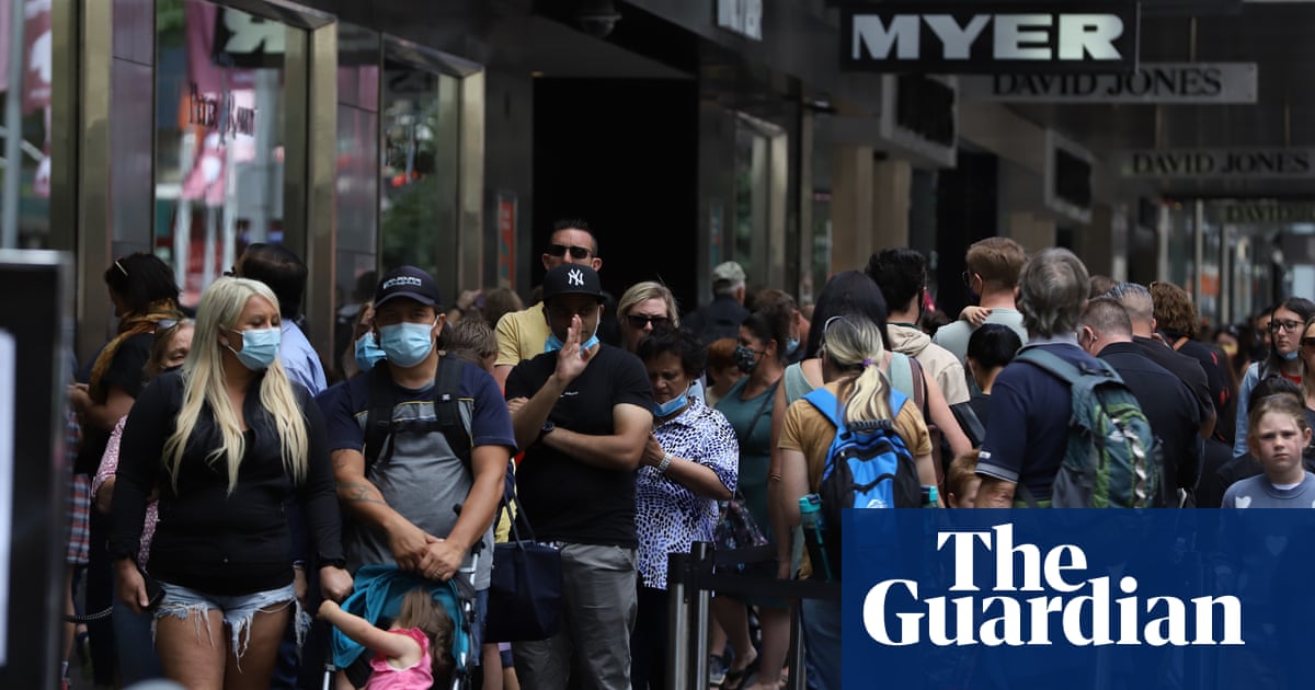 Australians tipped for record $21bn summer shopping splurge as Boxing Day sales begin