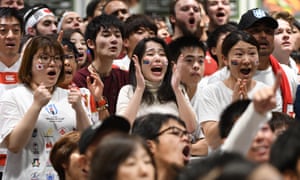 Aficionados japoneses disfrutando de la final.