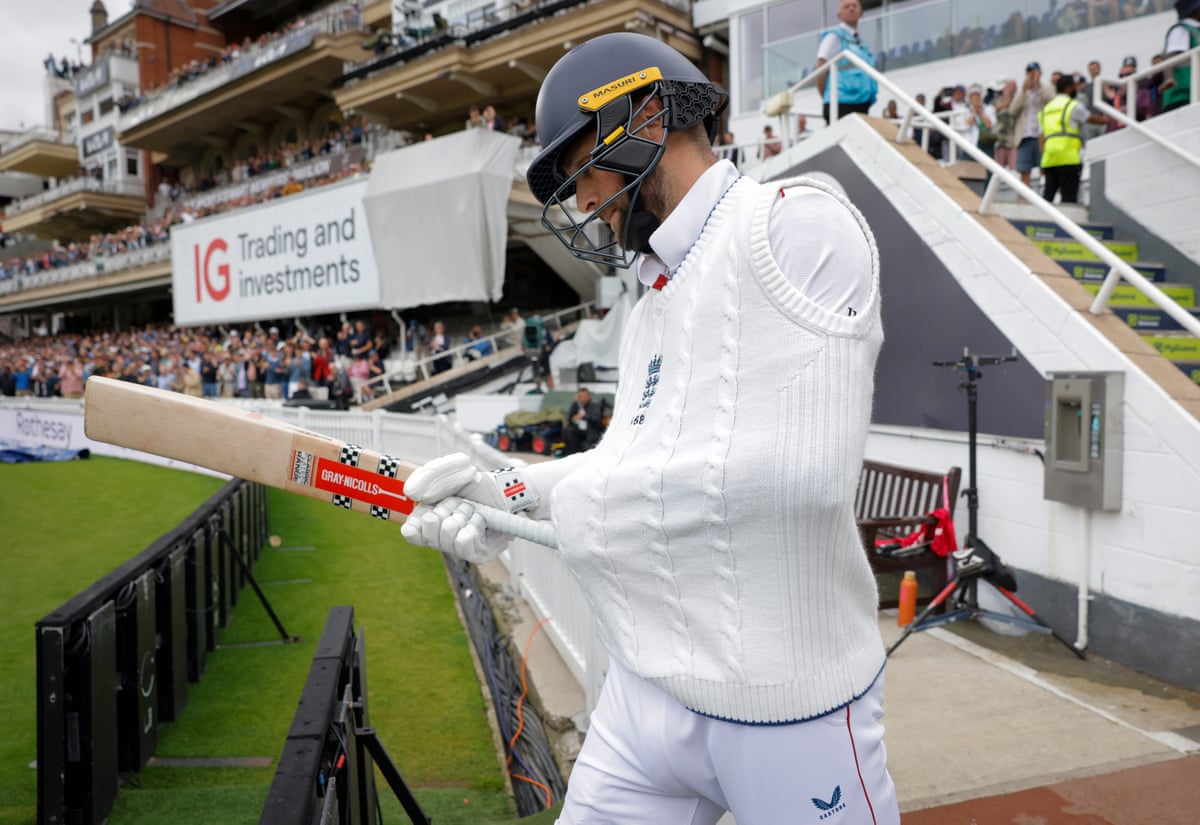 Chris Woakes walks out to bat with his arm in a sling